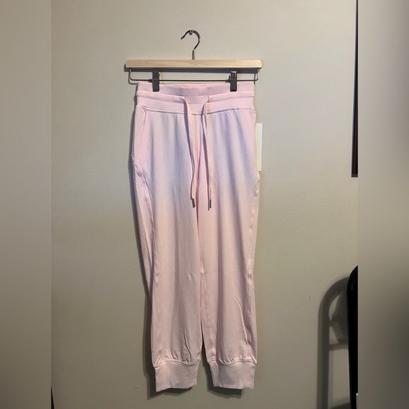 Lululemon ready to rulu joggers - Picture 2 of 3